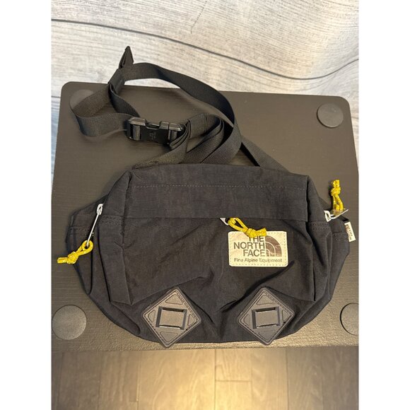 The North Face Men's Berkeley Lumbar Bag - Picture 1 of 3